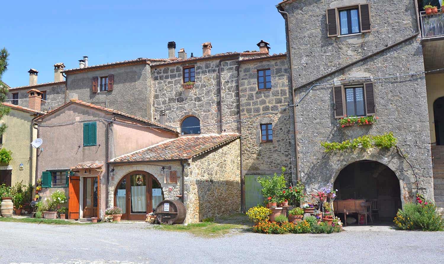 Borgo del lupo Fonte Vetriana Sarteano Siena